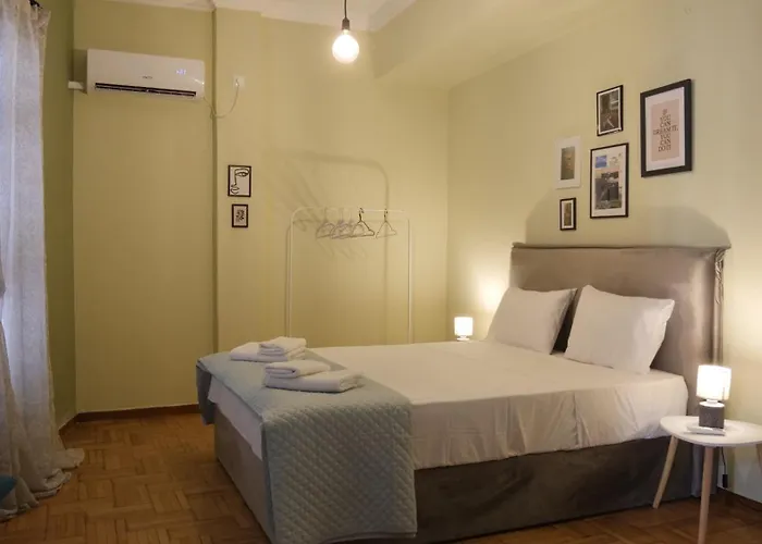 Classic Athenian House 2Mins From Metro