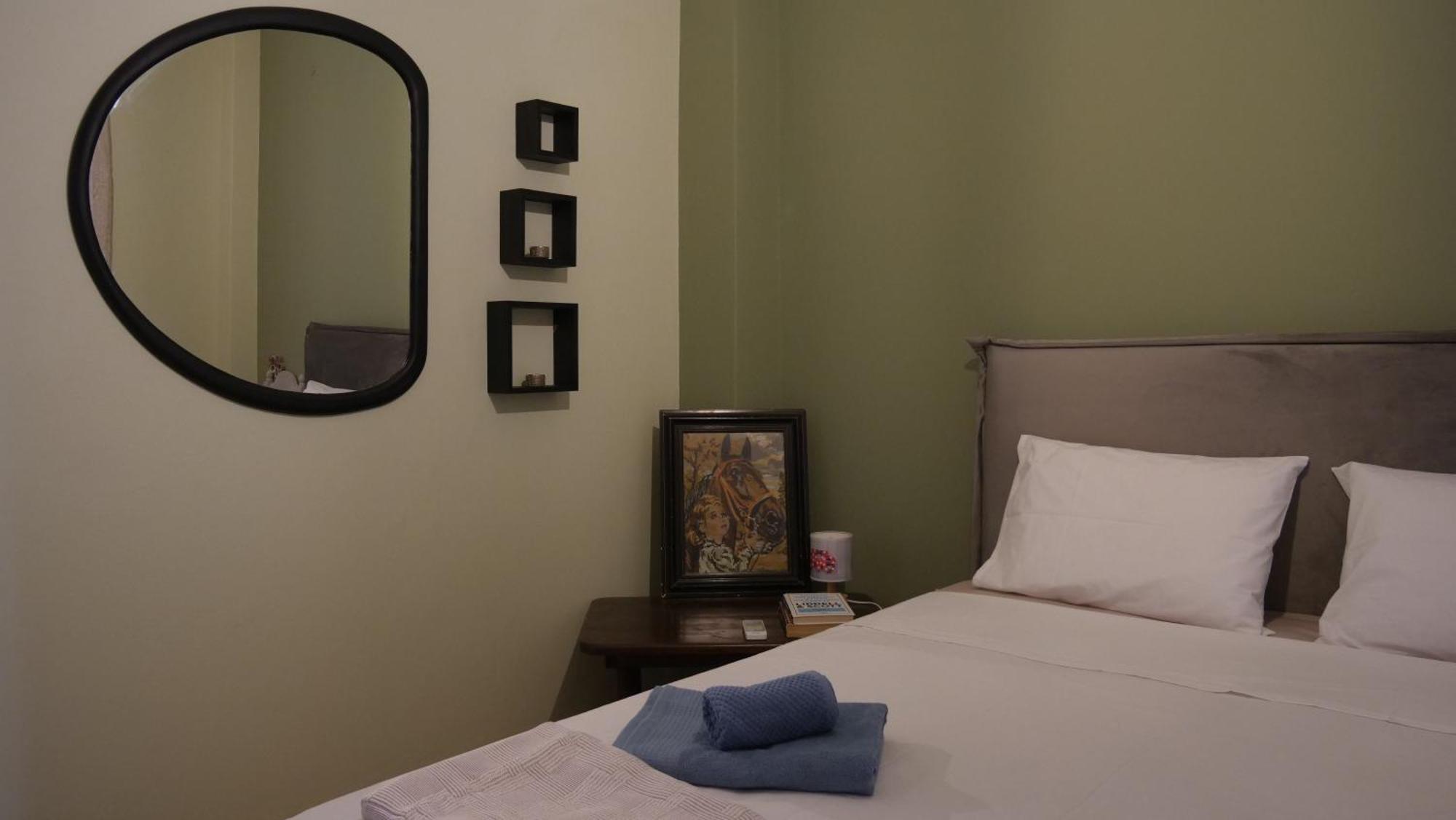 Apartment Classic Athenian House 2mins From Metro *