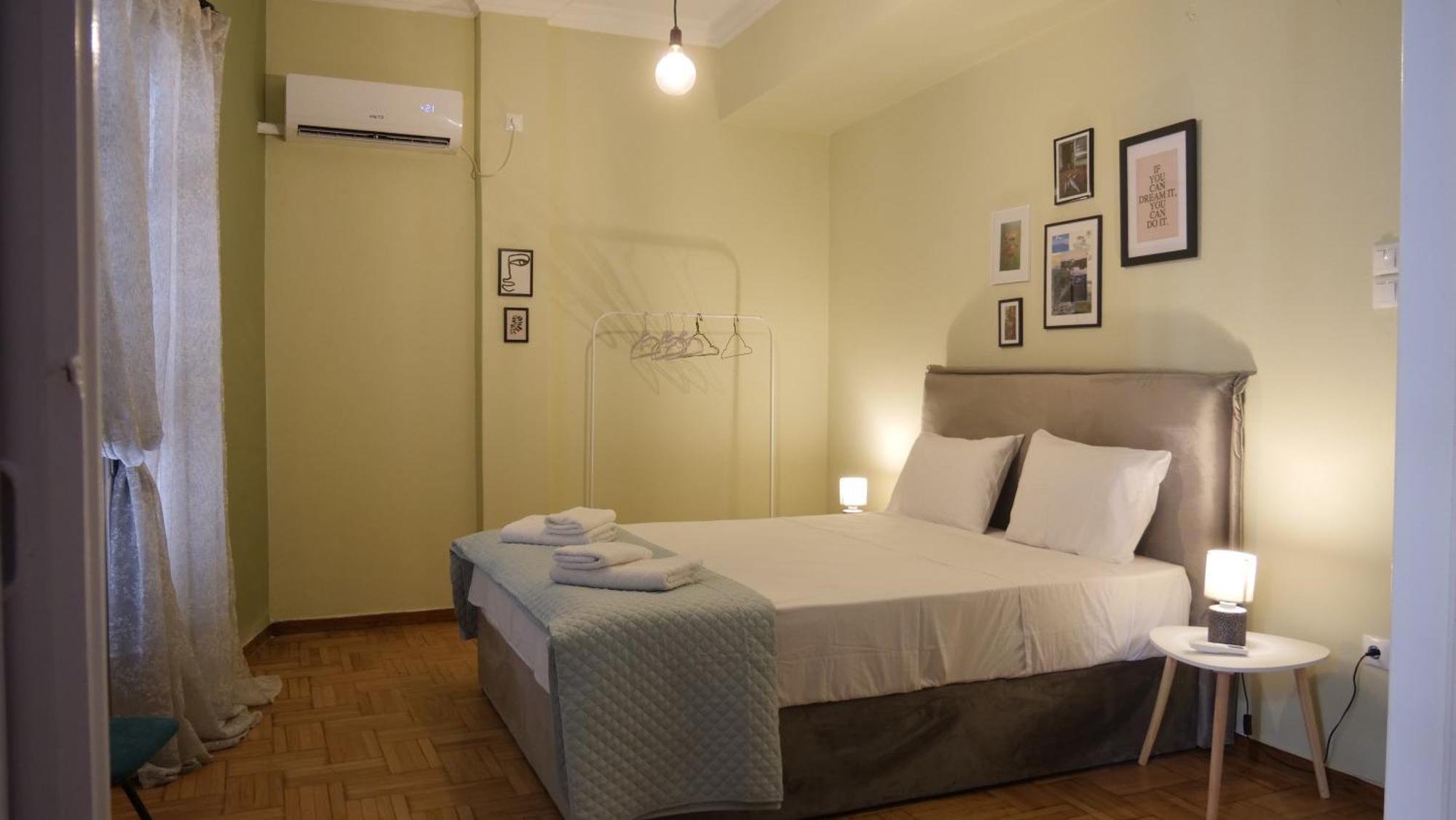 Classic Athenian House 2mins From Metro Apartment Athens