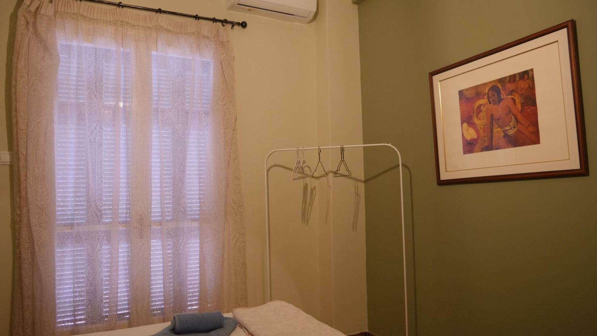 Apartment Classic Athenian House 2mins From Metro Athens