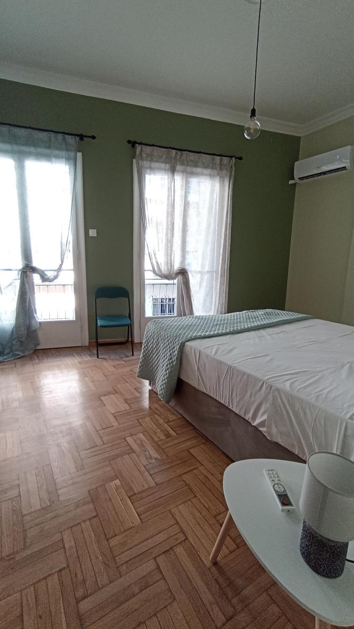 Apartment Classic Athenian House 2mins From Metro Athens